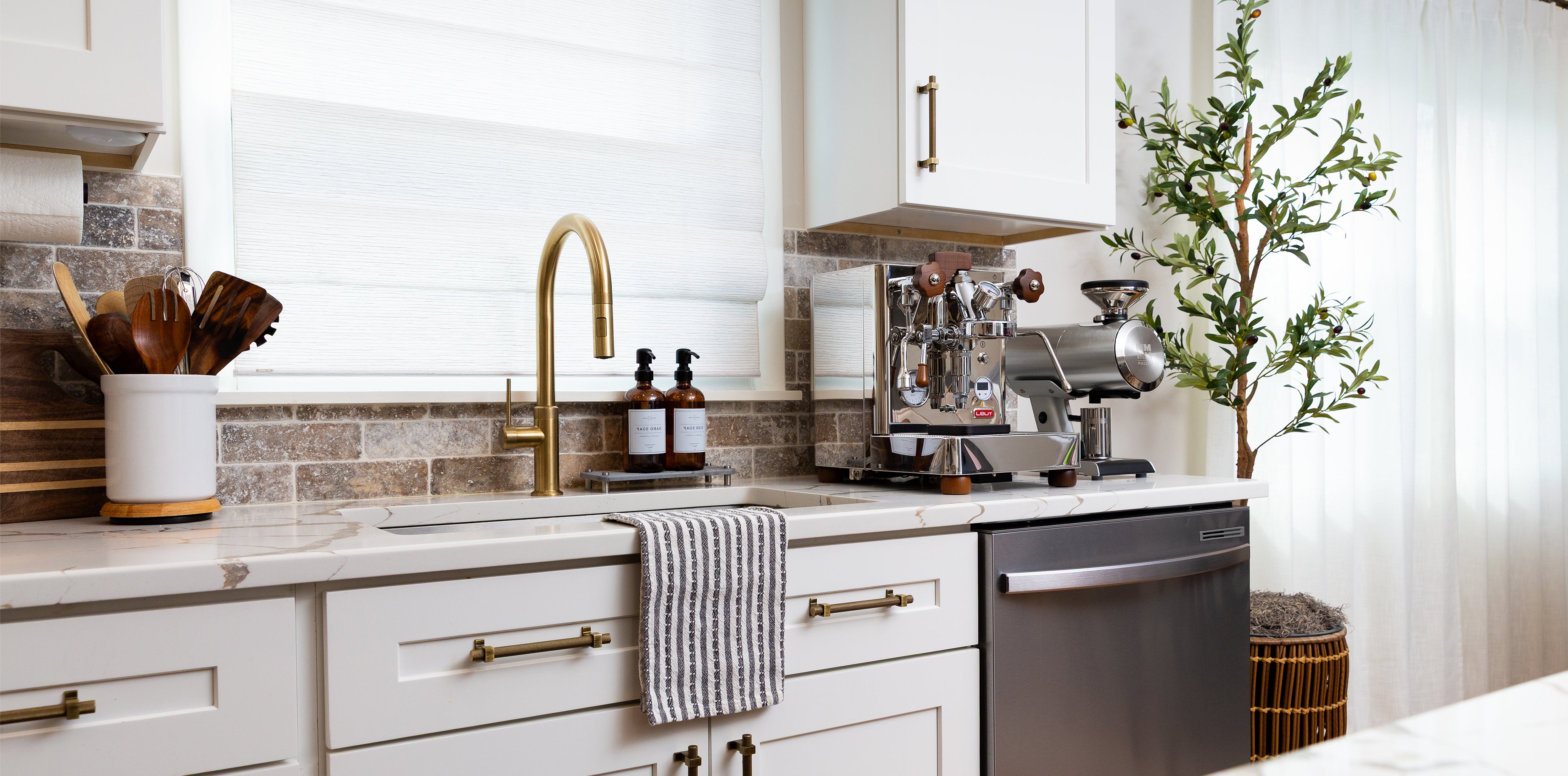 ビビ Siavonce Black HDPE Composite Adirondack Chair ZX-101BC - The Home